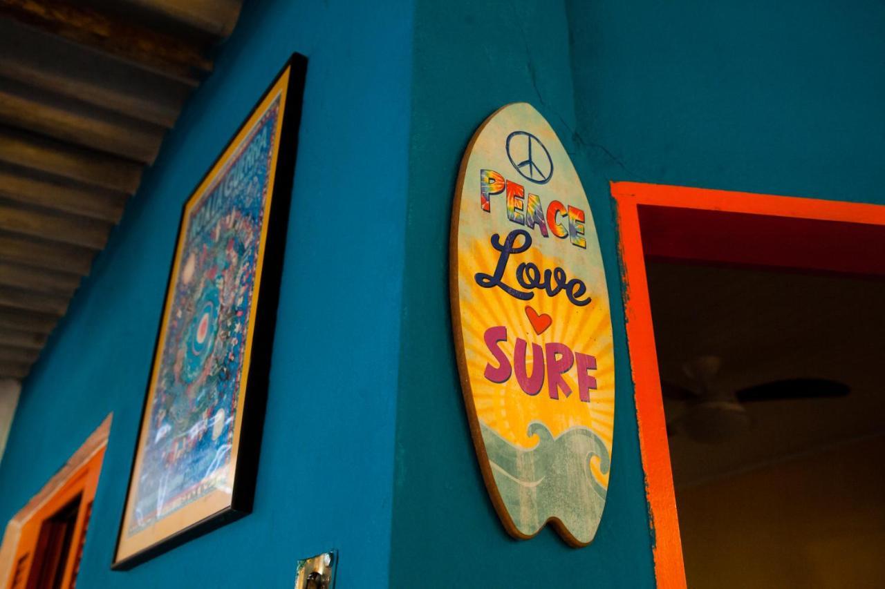 Sintonia Surf Hostel E Bar Ubatuba Bagian luar foto