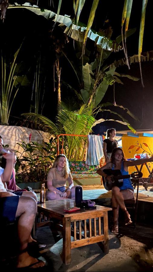 Sintonia Surf Hostel E Bar Ubatuba Bagian luar foto