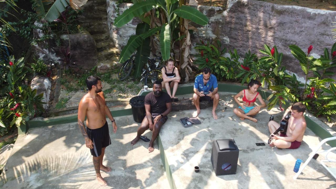 Sintonia Surf Hostel E Bar Ubatuba Bagian luar foto