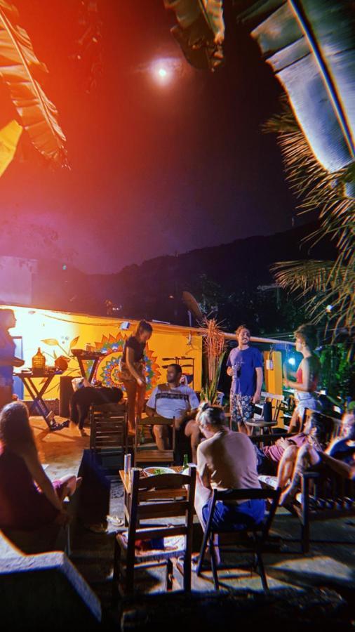 Sintonia Surf Hostel E Bar Ubatuba Bagian luar foto