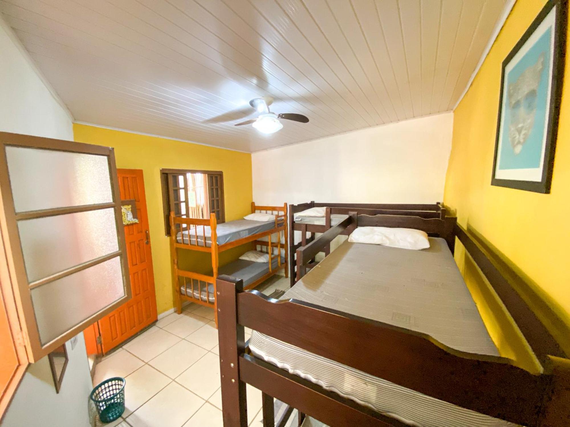 Sintonia Surf Hostel E Bar Ubatuba Ruang foto